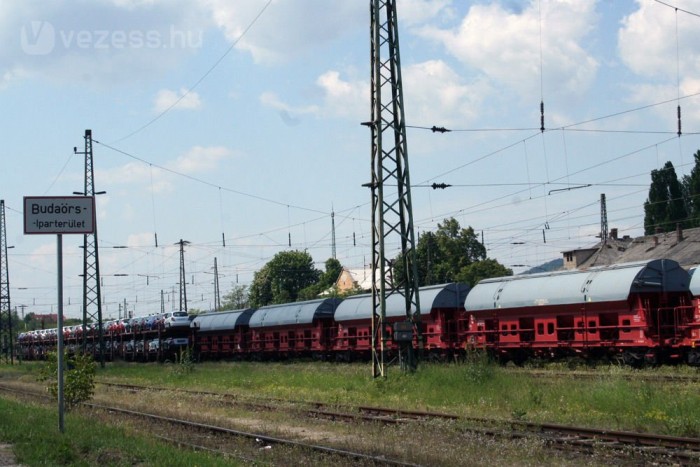 Így verhetik át a kereskedők az autóvásárlókat 6 Új autó átvételekor érdemes lehet írásban rögzíteni az átadóval, hogy az autót nem érte szállítási sérülés. Ha mégis, nehéz lesz beszámításkor elhitetni, hogy nem lezúzták, csak meghorzsolták a kocsit és ezért van újrafújva