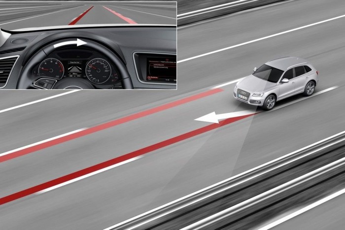 Nem a botox bénít, hanem a 313 lóerő 12 | Vezess Beleavatkozik a kormányzásba a sávelhagyásra figyelmeztető rendszer