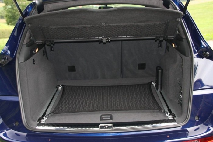 Nem a botox bénít, hanem a 313 lóerő 11 | Vezess Hálók akadályozzák meg a kis tárgyak körmérkőzését