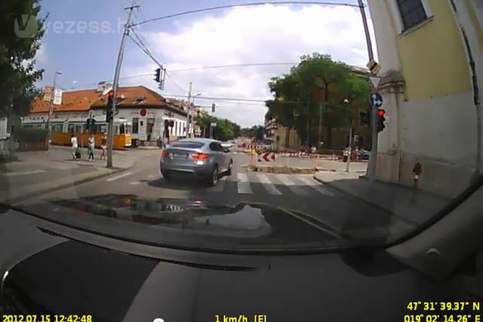 Sajátos KRESZ-értelmezés