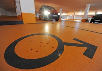 Jó reklám lett a férfi parkolóhely