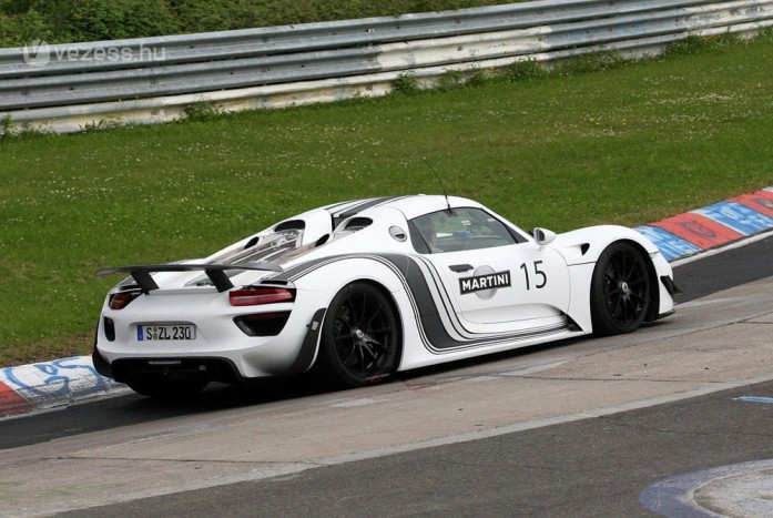 Versenyautónak öltözött a szuper Porsche 7 | Vezess Versenyautónak öltözött a szuper Porsche 7