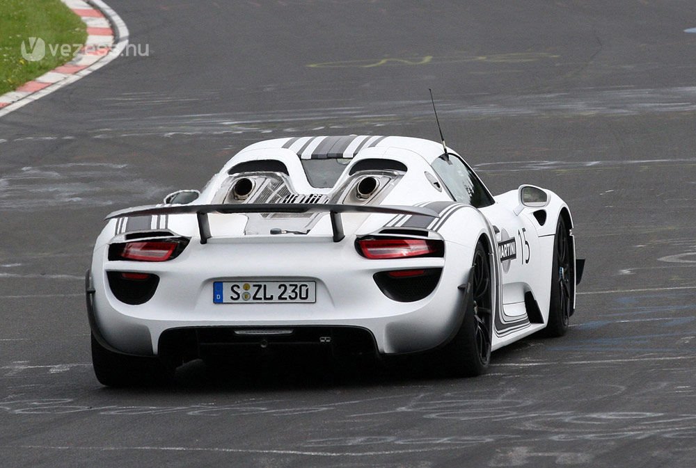 Versenyautónak öltözött a szuper Porsche 8