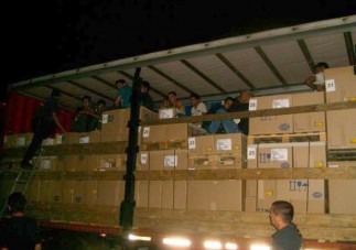 30 embert csempésztek alkatrészek között