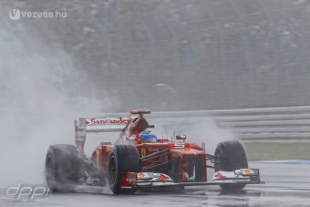 F1: Alonso duplázott az esőben