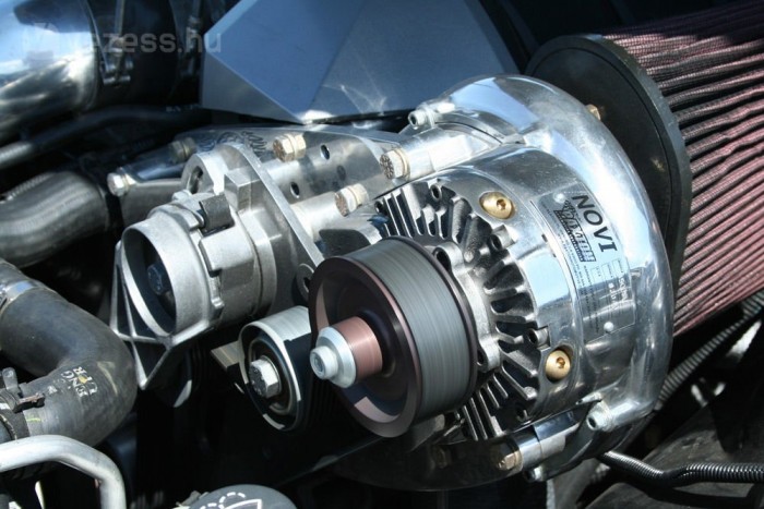 Túléltük: Chevy Camaro 750 lóerővel 10 | Vezess A rock and roll gyakori utántöltést igényel. Beállítható, milyen töltőnyomásnál fecskendezze be a vezérlés a metanol és víz keverékét