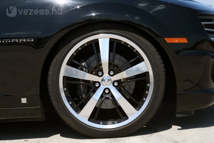 Túléltük: Chevy Camaro 750 lóerővel 9 | Vezess 21 colos, ez a nagyobbik gyári felnikészlet