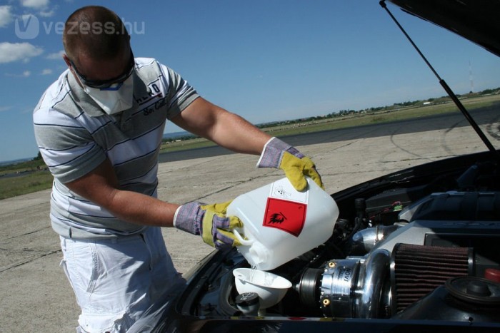 Túléltük: Chevy Camaro 750 lóerővel 12 | Vezess Erősen mérgező a teljesítménynövelésre és a kompresszor hűtésére bevetett metil-alkohol