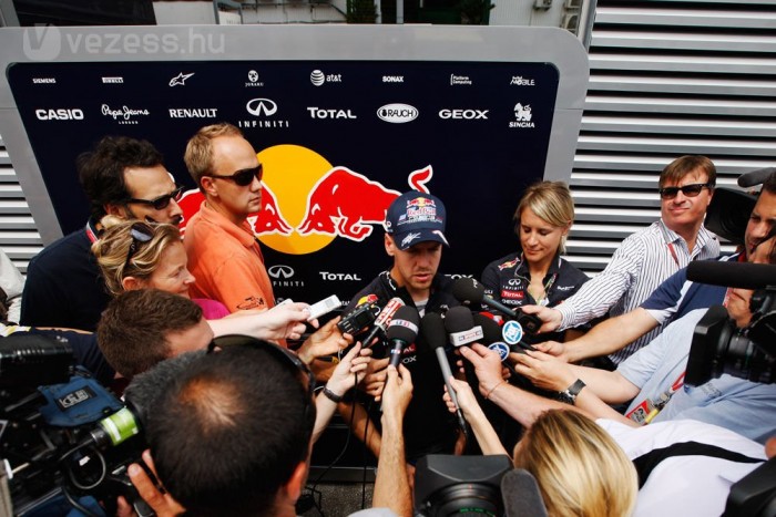 F1: Vettel nem hülyézte le Hamiltont 2 F1: Vettel nem hülyézte le Hamiltont 2