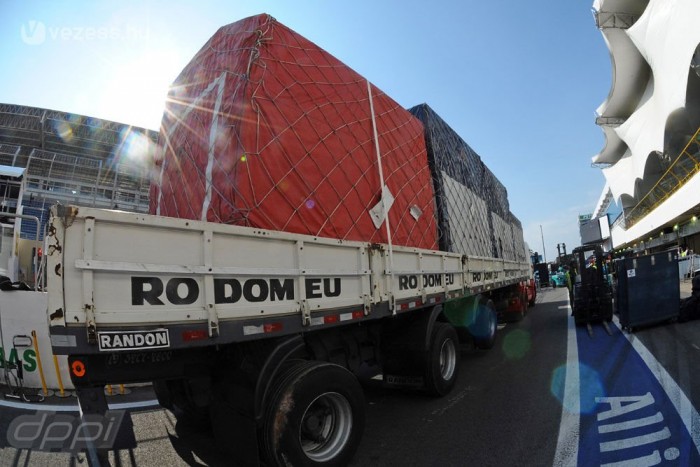 Mit csomagol egy F1-es csapat? 4 | Vezess Mit csomagol egy F1-es csapat? 4