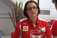 Cara Tredget, a Shell Scuderia Ferrari-együttműködésért felelős mérnöke