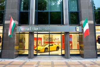 Új Ferrari szalon Budapesten