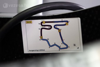 F1: Eső az edzésen, Schumi a falban