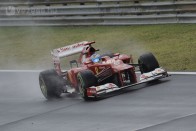 F1: Webber lenyomta Hamiltont 48