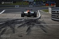 F1: Webber lenyomta Hamiltont 51