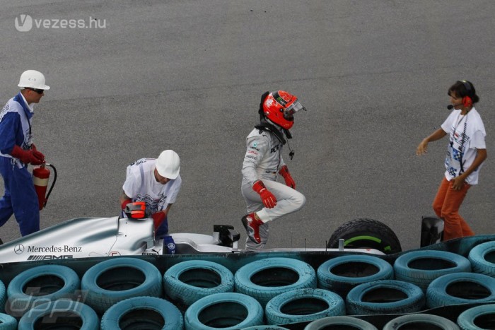 F1: Schumi alól kifogyott a Hungaroring 2 F1: Schumi alól kifogyott a Hungaroring 2