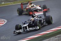 F1: Webber lenyomta Hamiltont 58