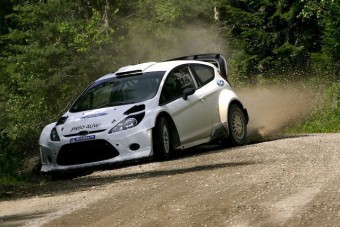 Gyakorolja az ugrásokat a Ford