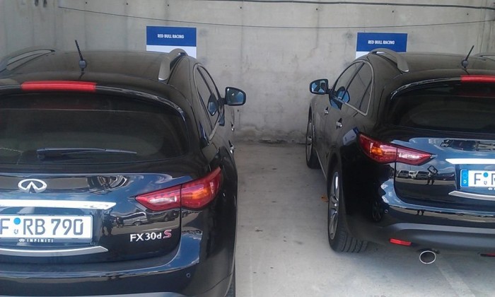 Mivel járnak Magyarországon az F1-pilóták? 7 | Vezess Vettel és Webber dízel japán luxus-Suvval jár, illetve Vettel egy KTM-et is hozott