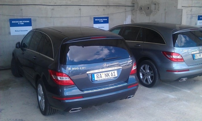 Mivel járnak Magyarországon az F1-pilóták? 10 | Vezess Schumi és Rosberg R-osztályos Mercedes kombival lófrálnak