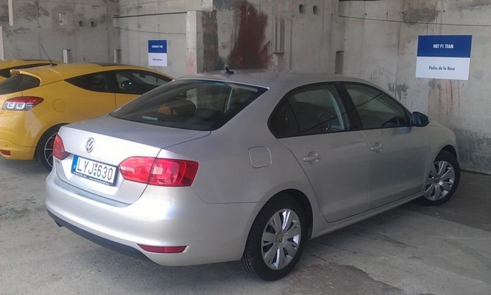 Mivel járnak Magyarországon az F1-pilóták? 15 | Vezess Unalmas bérautók; a kisebb csapatok pilótái - ha nem Renault-sok -, ilyennel kénytelenek beérni