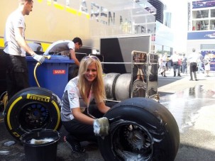 Gumipucolás a Mclarennél