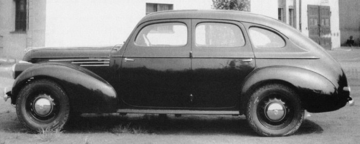 Az új már a negyedik Škoda-típus ezzel a névvel. Az első Rapid 1935 és 1947 között készült hathengeres motorokkal