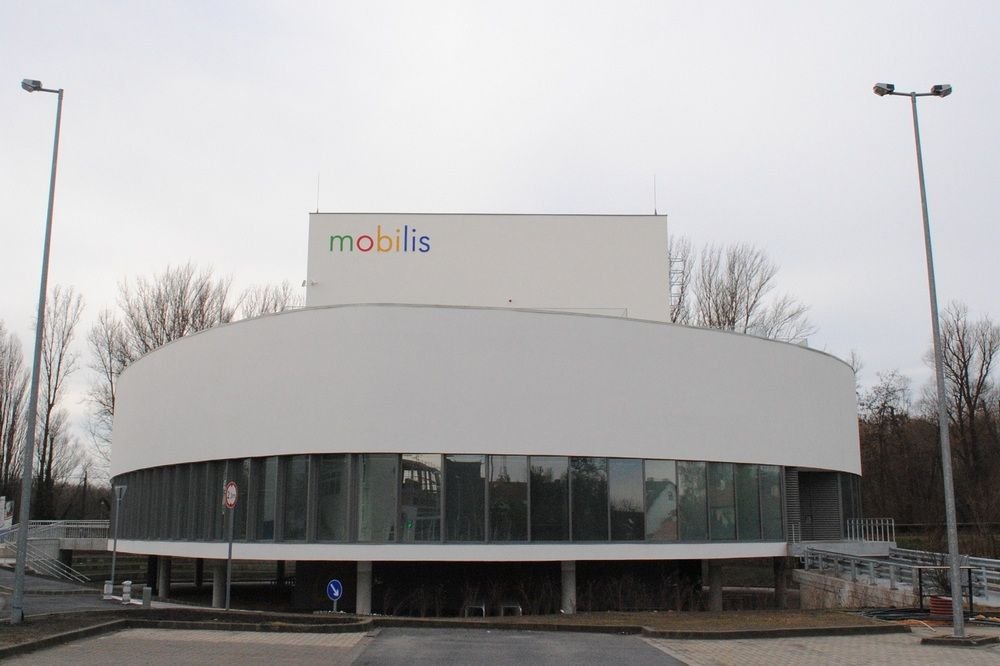 Mobilis Interaktív Kiállítási Központ, ide kell hozni a gyermeket kötelező autóbuzéria-oltásra