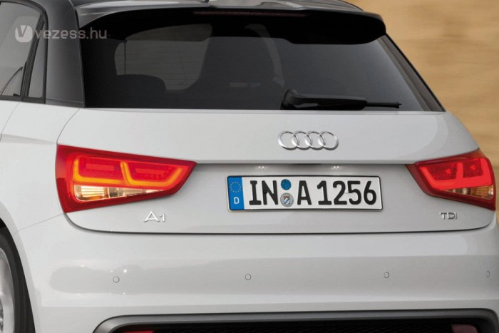 Németországban is a járművek hovatartozása szerinti rendszámot használnak. Itt az IN, Ingolstadtot jelöli