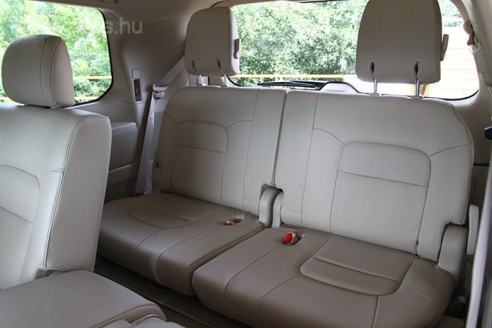 Nem egy kényelmes pamlag a harmadik sor