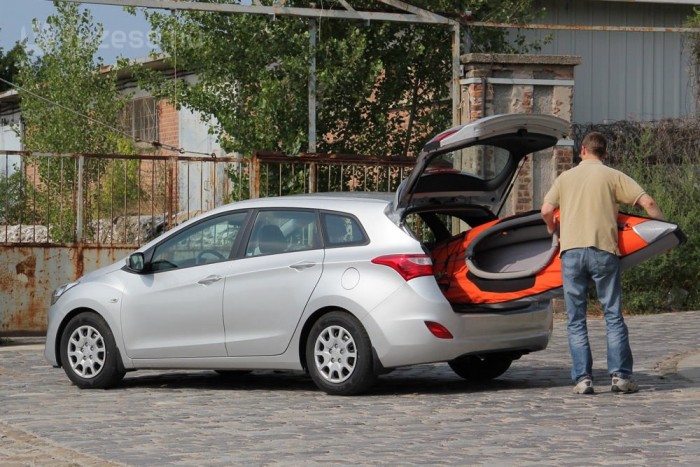 Amióta a gyártókapacitás sokkal nagyobb az eladható autómennyiségnél, a márkák életérzéssel meg szabadságélménnyel akarják elsózni a kocsikat. De mi van, ha csak egy jól megcsinált használati tárgy kell? 