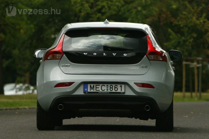 Volvo V40 D3: közel a XXII. század 10 | Vezess 8,8 literes átlagfogyasztást mértünk, ami gyenge eredmény egy dízelmotortól
