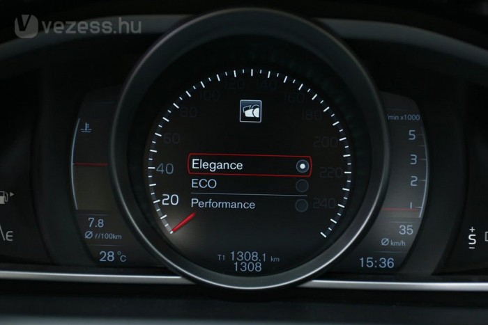 Volvo V40 D3: közel a XXII. század 11 | Vezess Műszerfalból is háromfélét nézhetünk