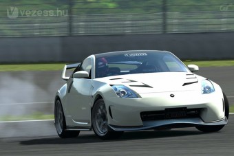 Versenypályára a szimulátor mögül