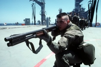 Helikopterrel, fegyverrel mentek az autóért