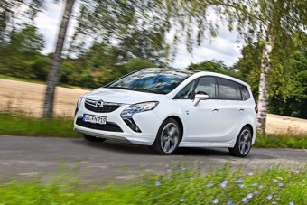 Gázos hétszemélyes Opel