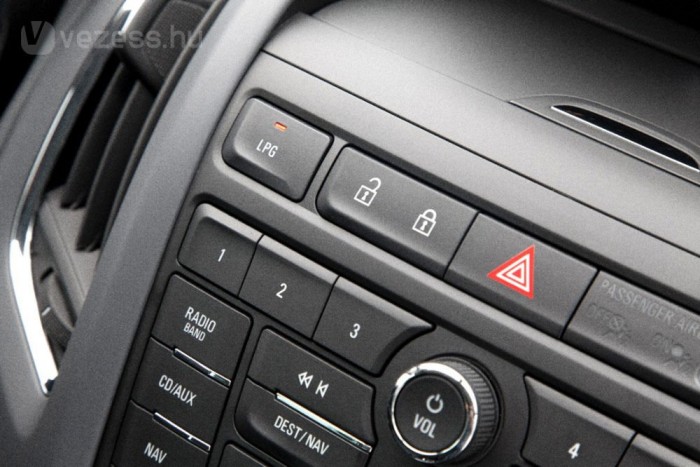 Gázos hétszemélyes Opel 3