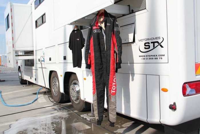 Szlovákiában virágzik az autósport 8 | Vezess Versenyzői overall pihenés közben