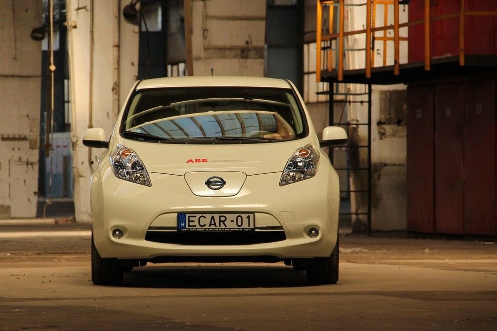 A Leaf alaktényezője meglepően magas: 0,29. A Toyota Prius legáramvonalasabb verziója 0,25-öt tud, a Peugeot 208-asé például pont ennyi