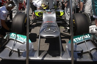 F1: A Mercedes-motor eszi a gumikat?