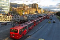 Csúcsforgalom a bogotai Transmilenión