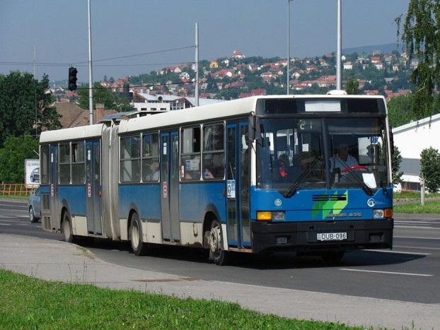 Pécsi Ikarus 435-ös, orrán még a PK Zrt. emblémájával