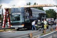 Leborotválta a busz tetejét az oszlop 2