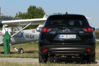 Nagyon jó autó, mi is a neve?