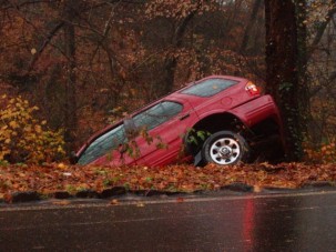 Ittasan, jogsi nélkül az árokba