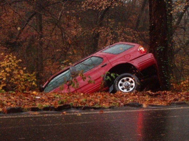 Ittasan, jogsi nélkül az árokba