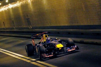 F1: 300-as tempóval a New York-i alagútban - videó