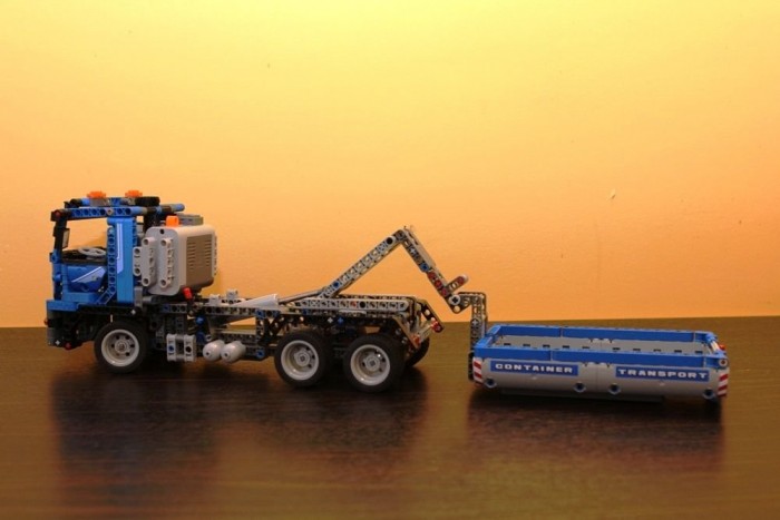 Félpótkocsis billencsből konténeres önrakodó 14 | Vezess Vagy a lerakodás mekkora örömöt okoz