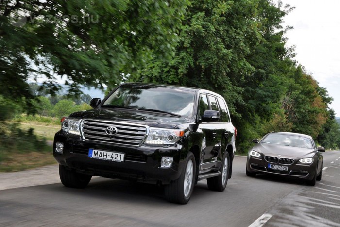 640d, 350 SL, Land Cruiser V8: luxus, háromféleképpen 17 | Vezess Ideális városi és utazóautók egyben. Kényelmük verhetetlen hosszú utakon, a városokban pedig sokan látják bennük a tulajt