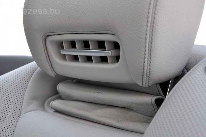 640d, 350 SL, Land Cruiser V8: luxus, háromféleképpen 16 | Vezess Széria a légsál, a meleg fuvallat alapáron érkezik a fejtámlákból